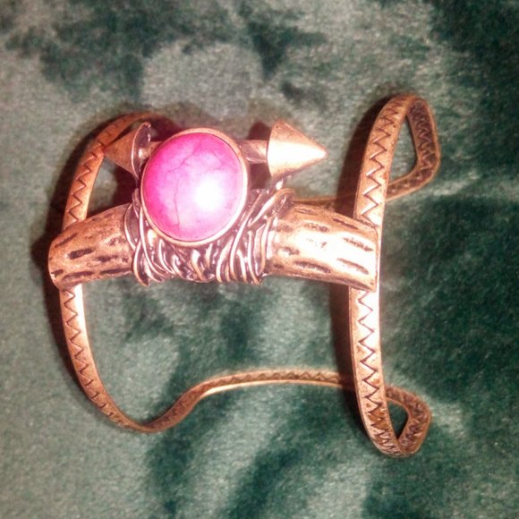 NEW Adjustable Antiqued Gold Cuff Bracelet with Pink Stone - Picture 3 of 13